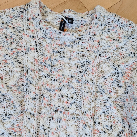 MOON & MADISON - Chunky Knit Cropped Sweater - Picture 4 of 10